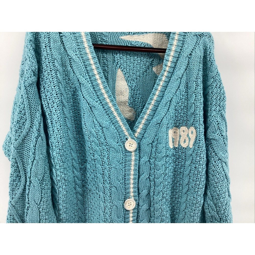 Taylor Swift 1989 Cardigan Taylor's Version Limited Edition MD/LG - Light Blue - Picture 3 of 11